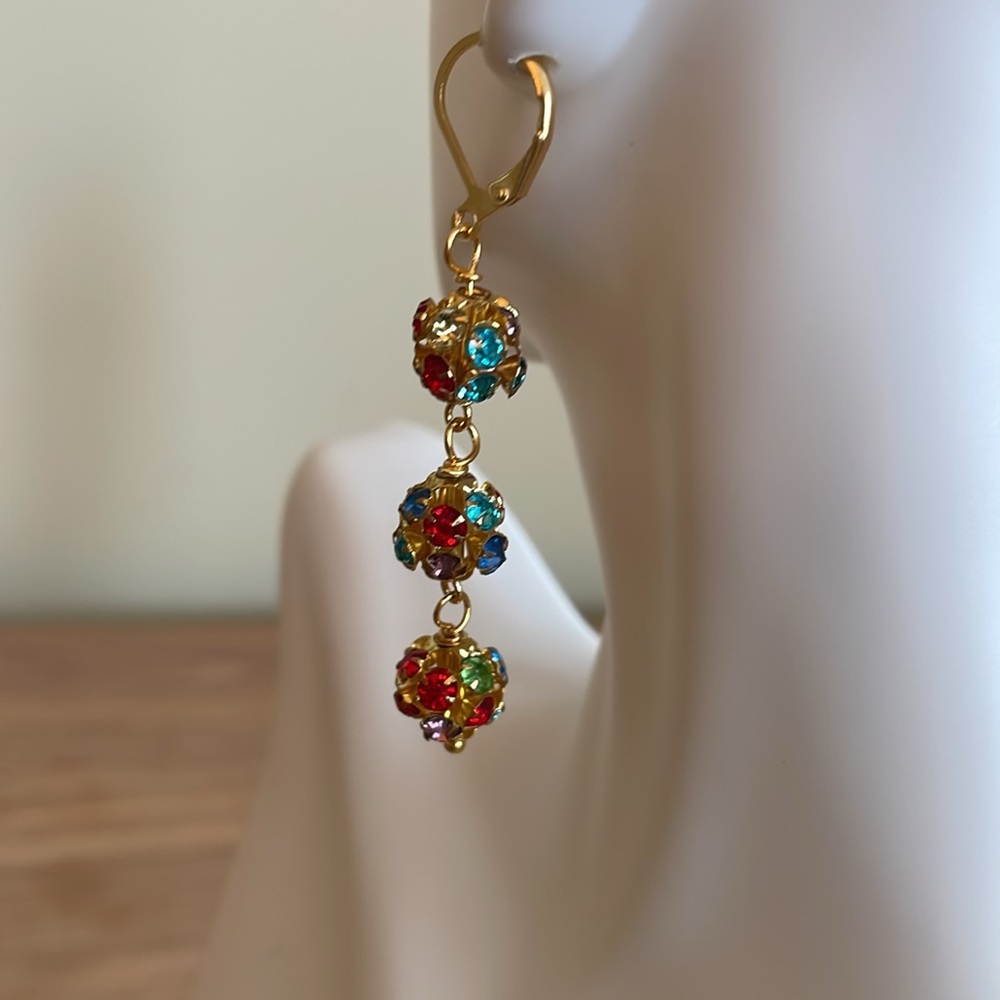 HAND CRAFTED SPARKLING BALL DROP PIERCED EARRINGS WITH MULTI COLORED CRY… - Picture 5 of 12